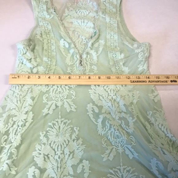 Free people women’s reign over me lace mini dress sz 2 green lined skirt - Picture 13 of 14